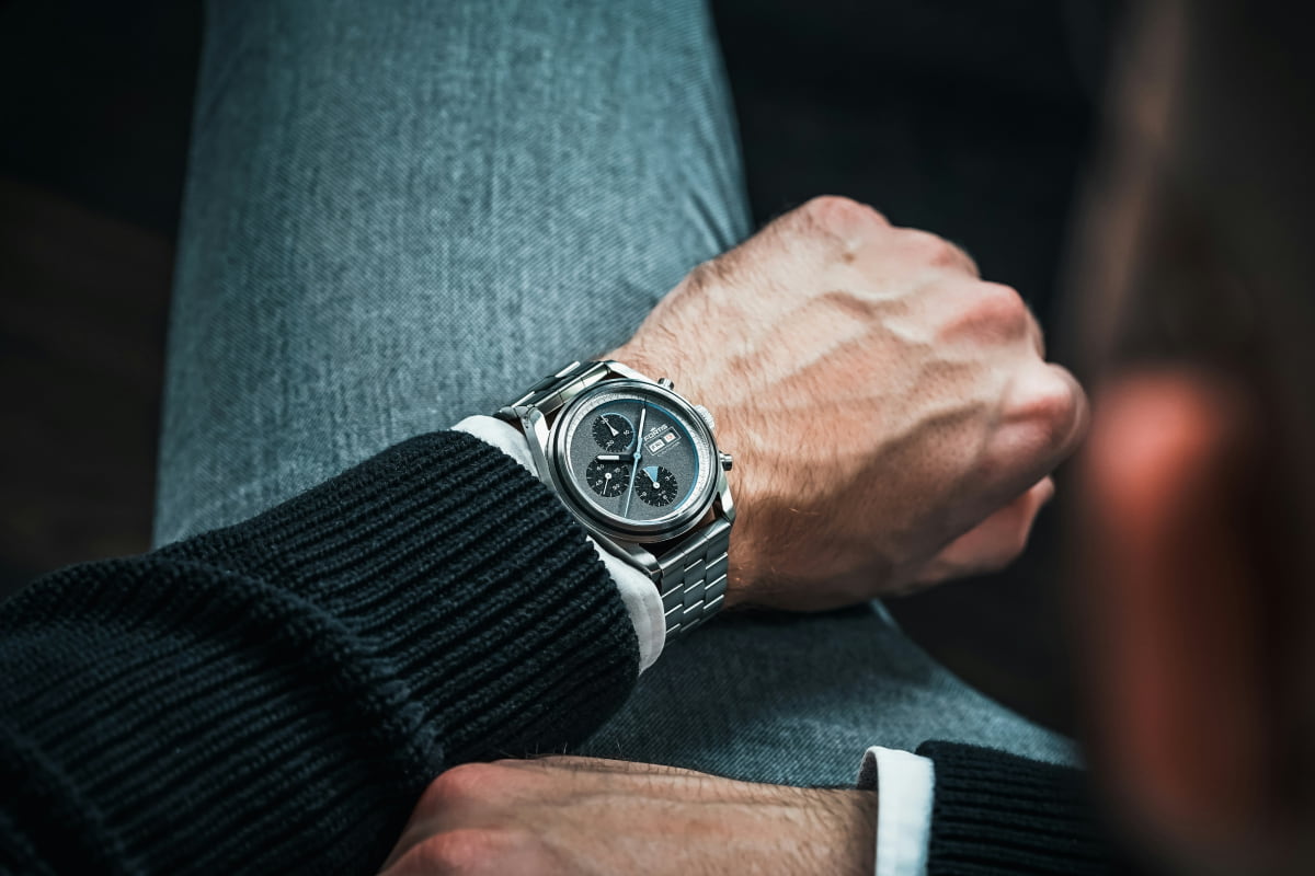 Montre connectée élégante affichant des notifications en temps réel.