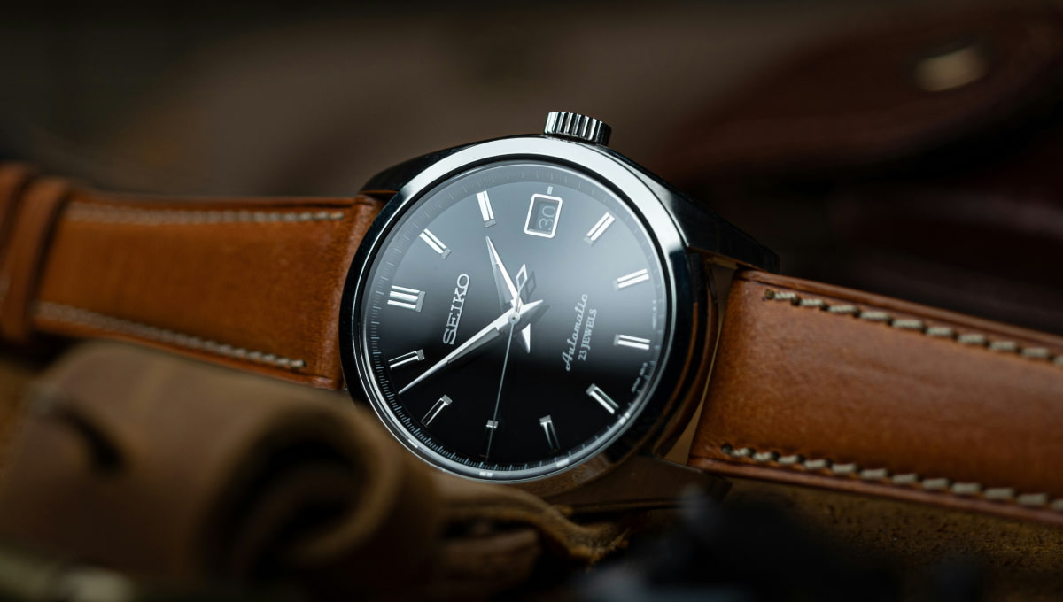 Montre femme avec bracelet métallique stylé et durable.