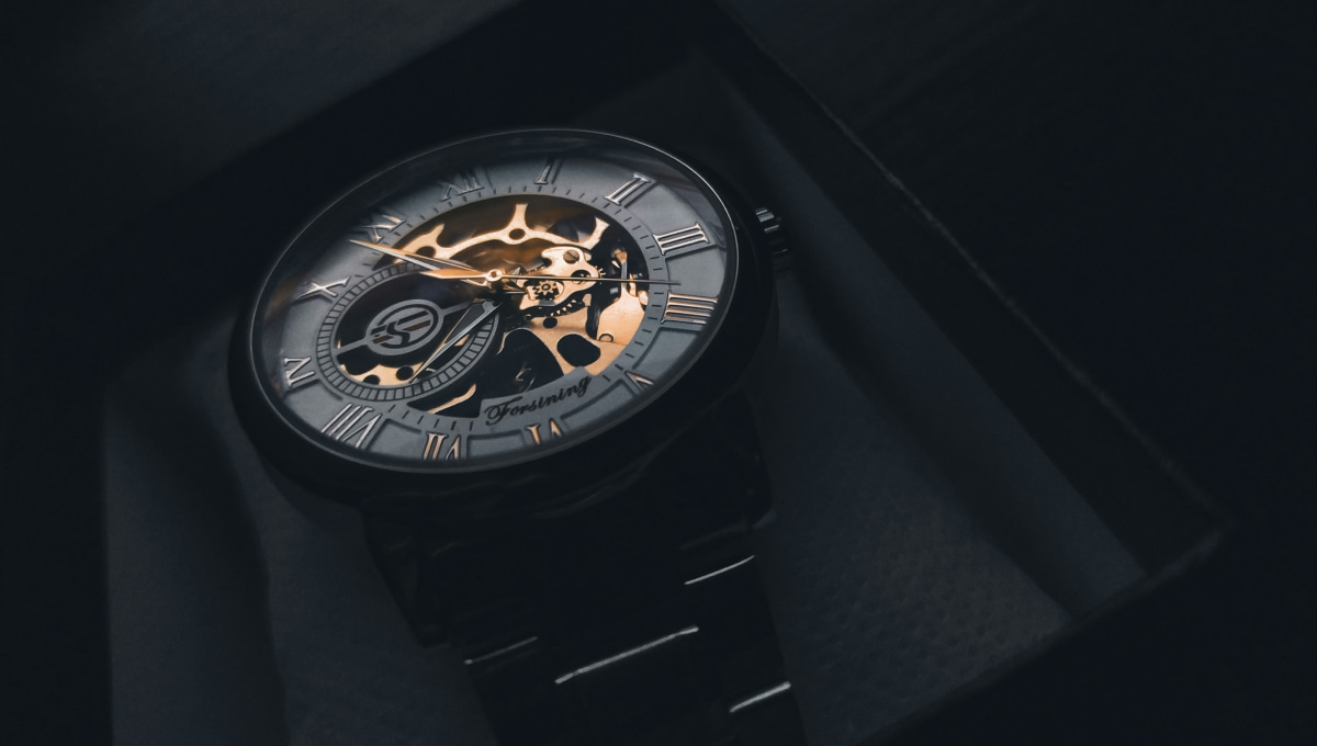 Belle montre automatique avec mouvement fiable et élégant.