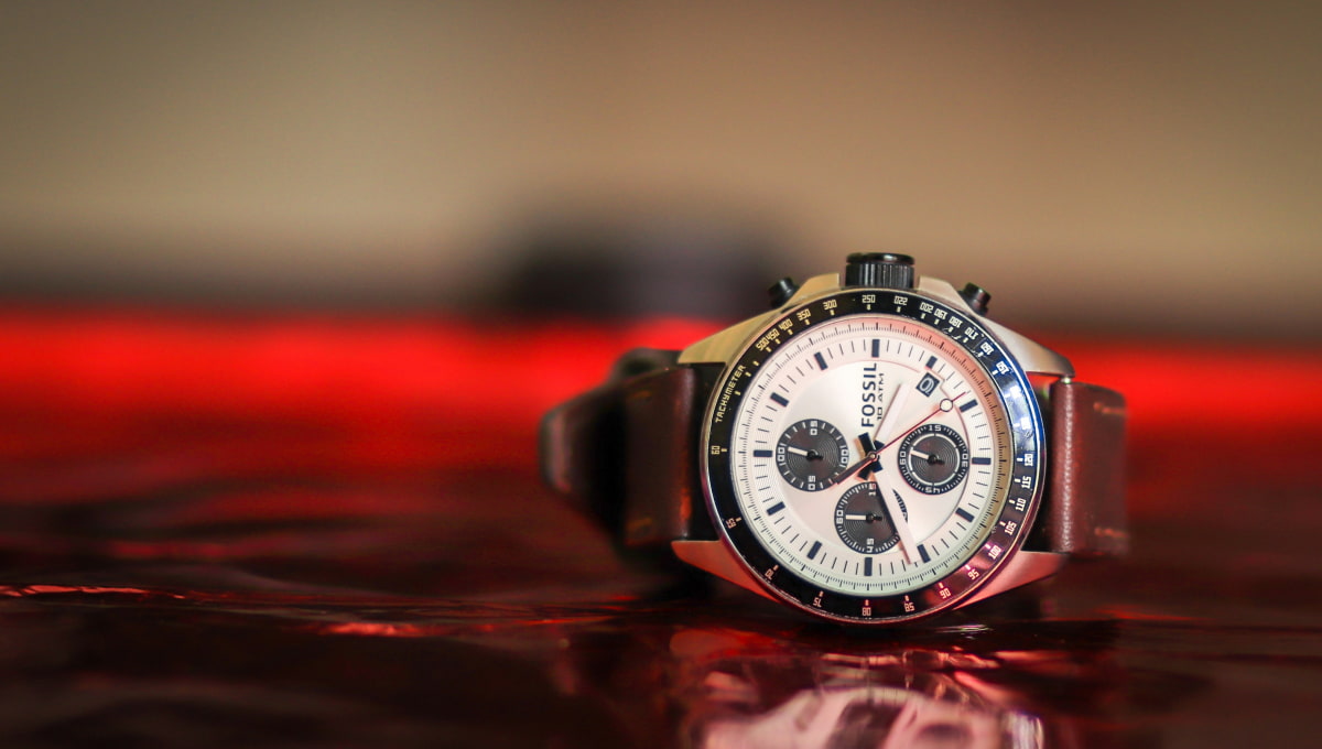 Montre de fiancaille homme avec gravure personnalisée.