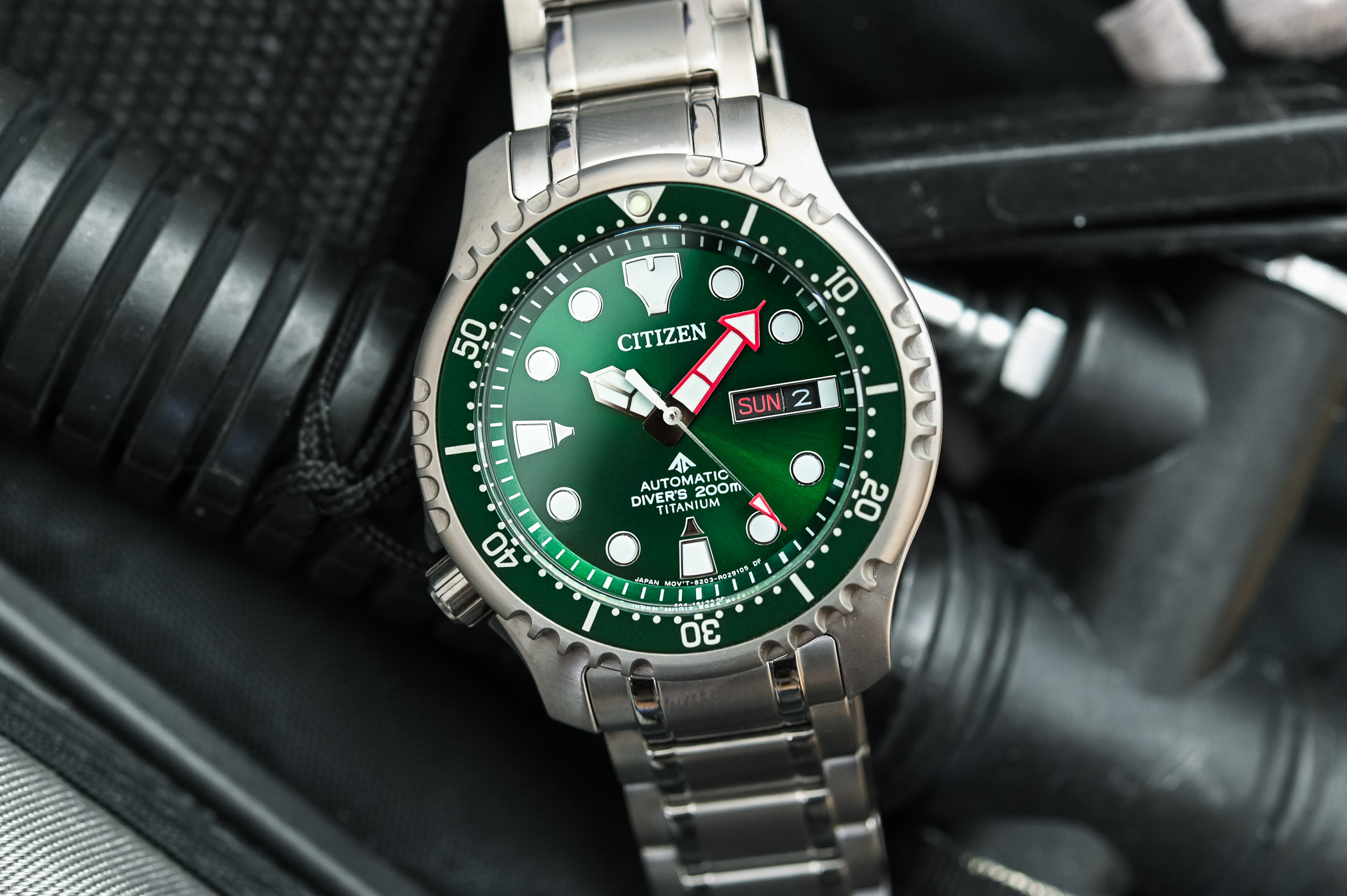 Montre Citizen Promaster de plongée automatique avec cadran vert soleillé et bracelet