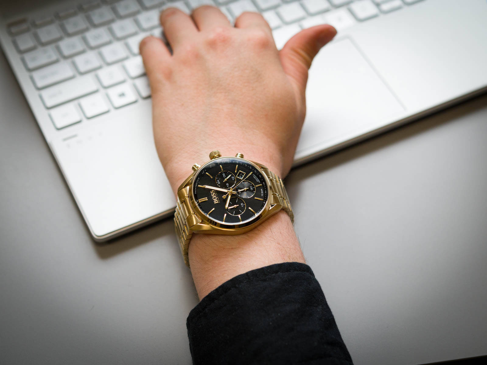 Montre champion Hugo Boss en acier se porte très bien au bureau