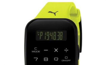 Montre digitale jaune fluo avec fonction calculatrice affichant des nombres sur son écran noir