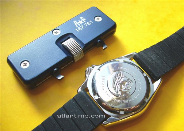 clé 3 points pour ouvrir les montres